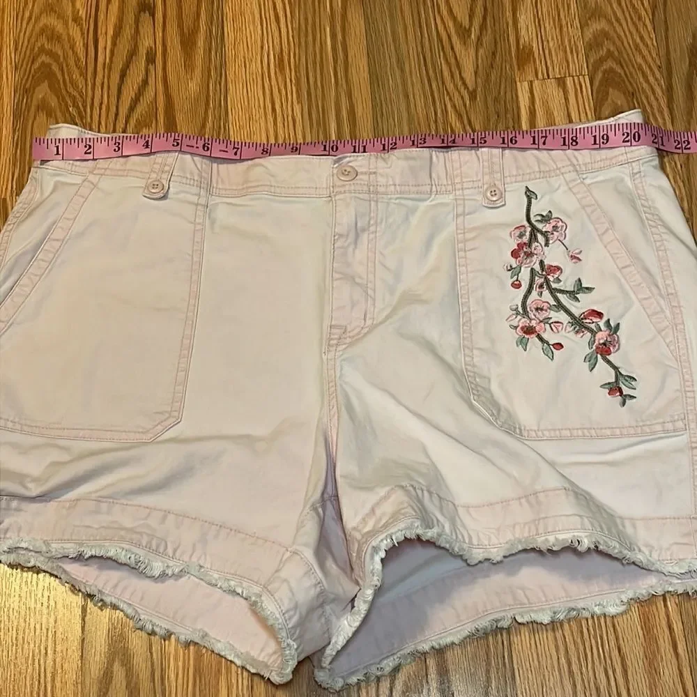 Lane Bryant Coquette Y2K  Pink Embroidered Stretchy Shorts, comfort waist, 20 - Picture 4 of 8